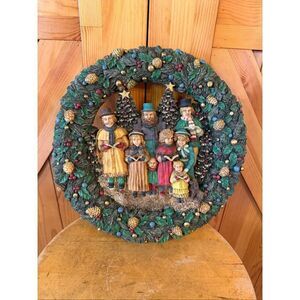 Christmas Carolers Resin Wreath Hanging Xmas Holiday 12” (6366)